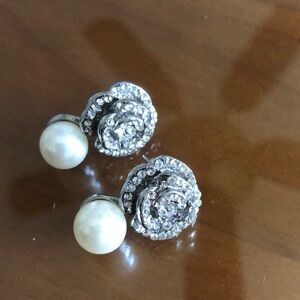 Pearl flower studs